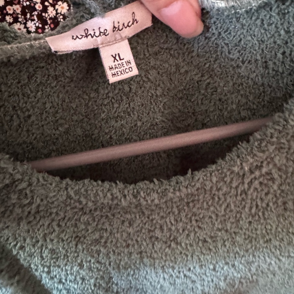 Sweater with hooded
